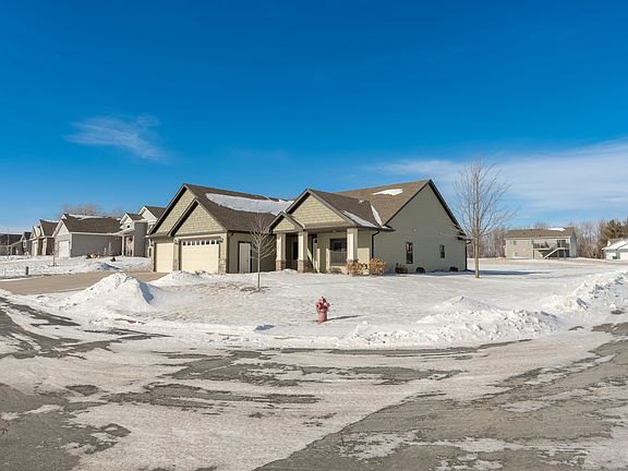 2nd image of 901 Emily Ct NE