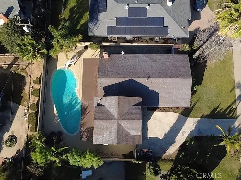 906 Majella Ave — Photo 2
