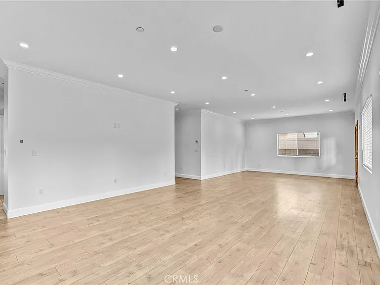 6711 Clybourn Ave — Photo 13