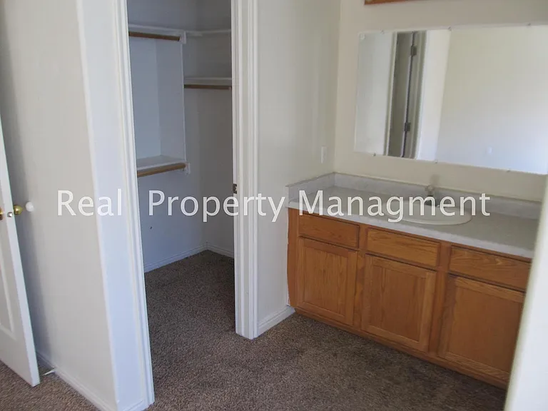 295 S Willow Dr — Photo 9