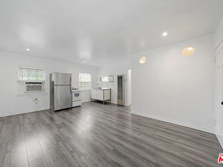 1238 S Beverly Glen Blvd #17 — Photo 5
