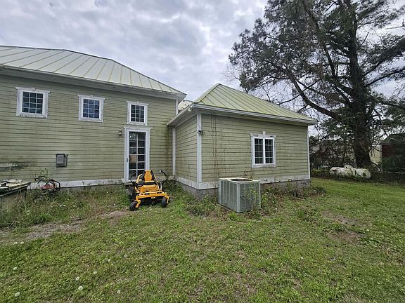 3rd image of 208 Ambassador Ave