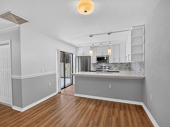 3rd image of 503 BUTTONWOOD Lane