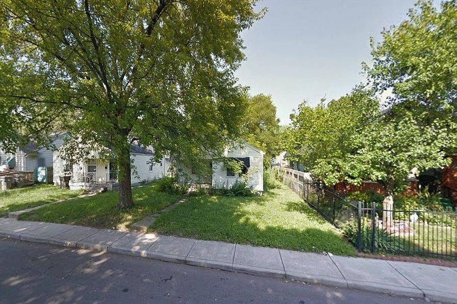 2nd image of 1840 Sharon Ave