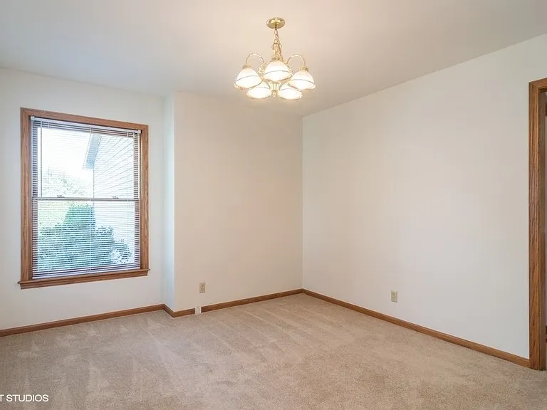 106 E Fox Rd — Photo 8