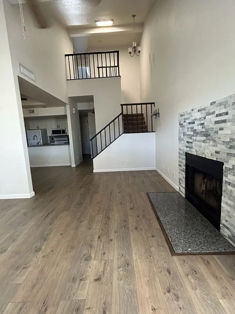 2 Bedroom, 2 Bath, 1 Car Garage - Springdale Condo — Photo 3