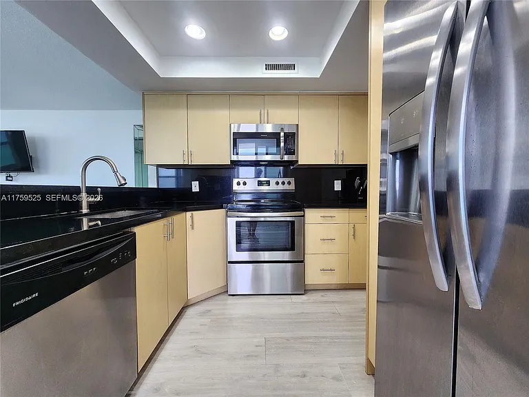 3505 S Ocean Dr #1014 — Photo 12