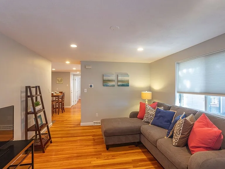 388 Crescent St #4 — Photo 3