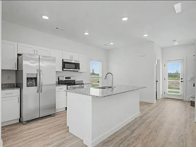 501 Solar St — Photo 6