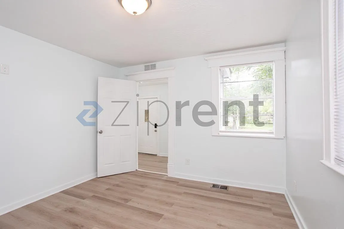 4 bed, 1242 sqft, $1,400 — Photo 1