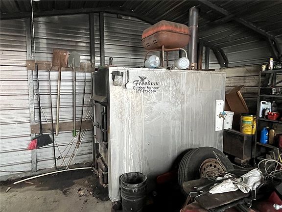 5th image of 323 Cooper Hill Rd