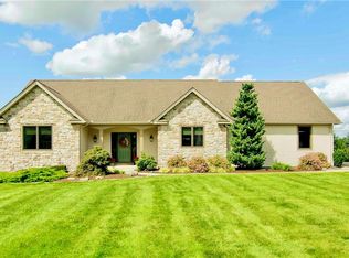 3362 Fairland Dr N, Schnecksville, PA 18078