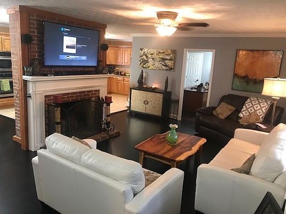 2nd image of 632 Dixon Dr