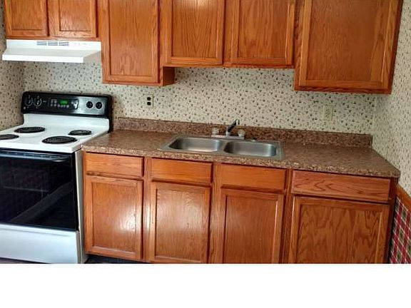 2nd image of 215 Railroad Ave