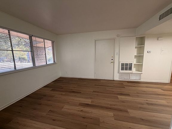 4th image of 3304 Red River St APT 208