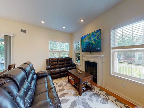 4th image of 14 Terrace Ln
