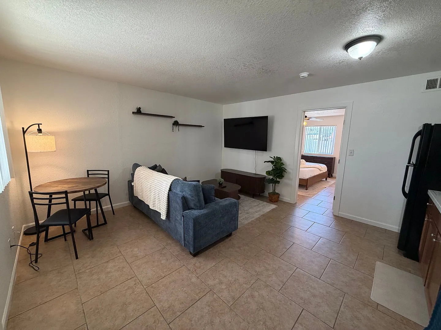 Twin Palms Apartments — Photo 2