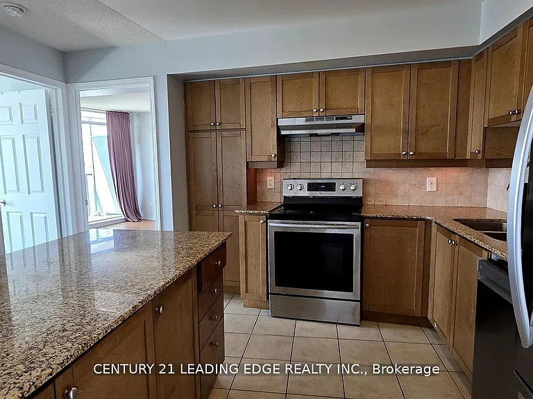 18 Valley Woods Rd #Penthouse 204 — Photo 15