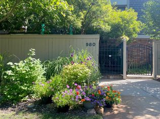 980 Stratford Ln, Bloomfield Hills, MI 48304