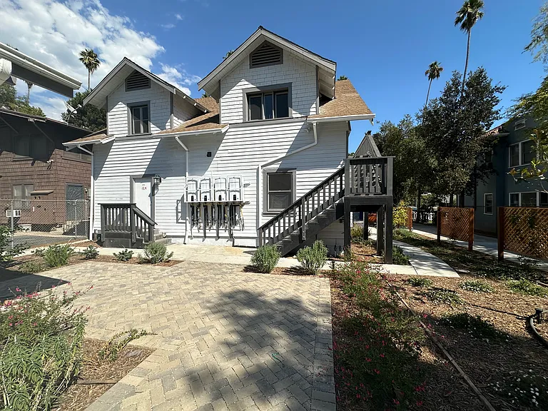 1075 N Los Robles Ave #101 — Photo 15