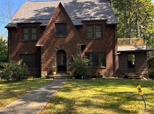 1287 Oakridge Dr, Cleveland Heights, OH 44121