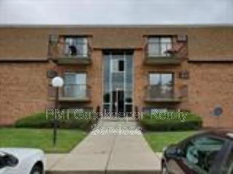 2 bed, 1.5 bath, 840 sqft, $1,300 — Photo 1