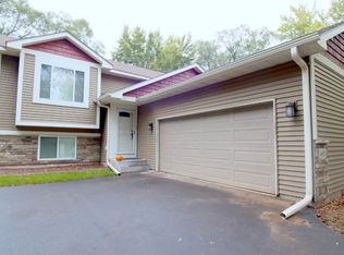 460 Gentry Ave N, Oakdale, MN 55128