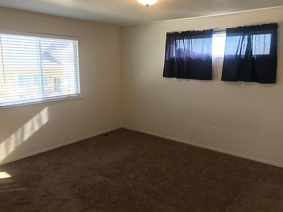 3rd image of 848 Sunlight Peak Dr