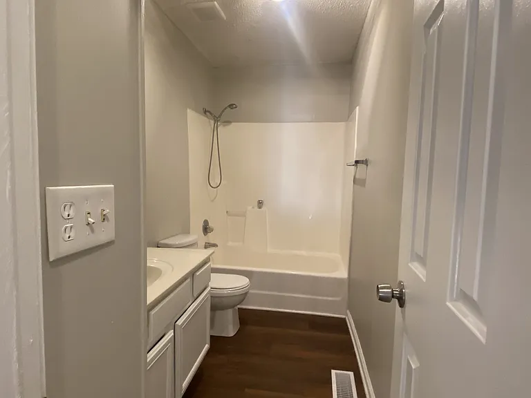 145 Viking Dr #19 — Photo 5