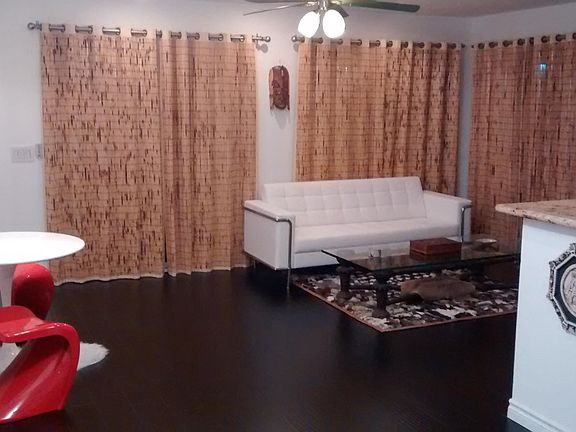 3rd image of 2319 Curlew St Unit 1