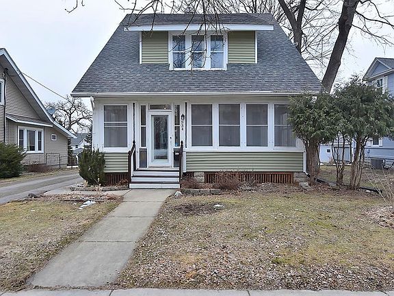 2nd image of 534 E Broadway St