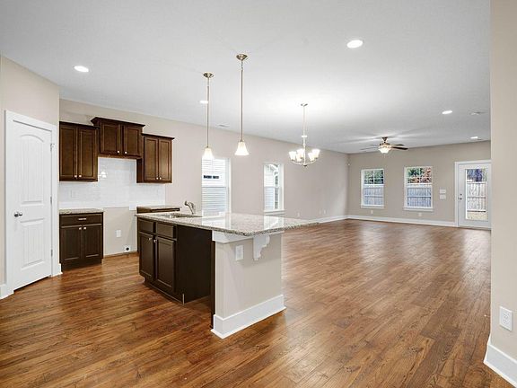 444 Shaftesbury Place-05 Compressed