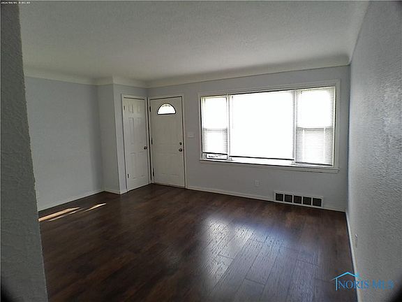 3rd image of 3148 Meadowbrook Ct
