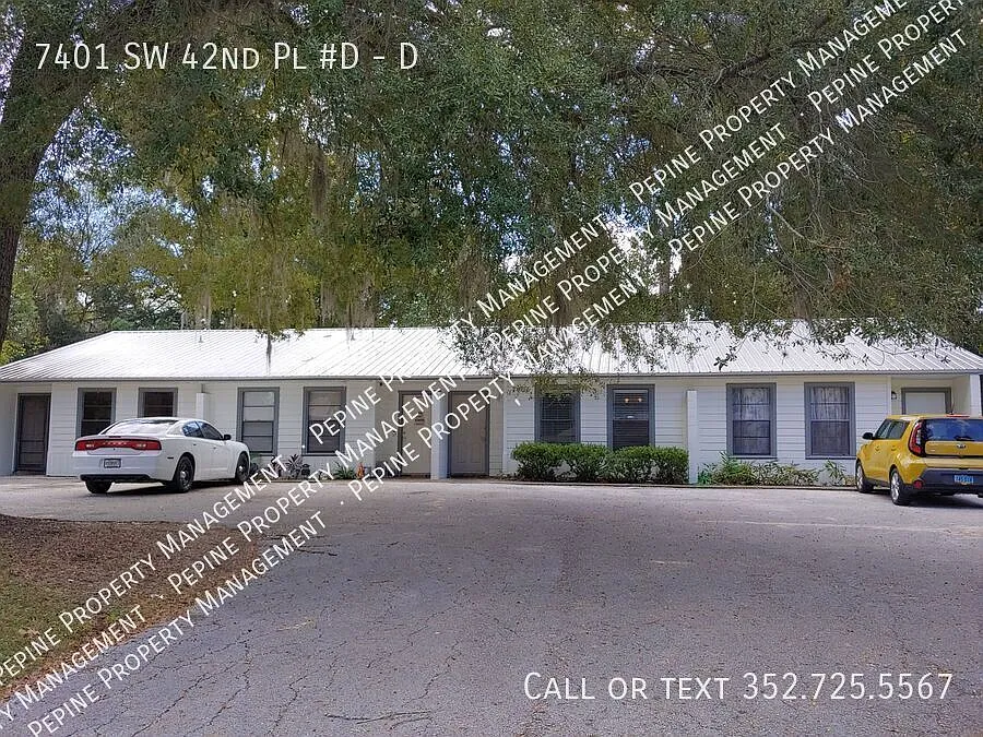 Spacious 2-Bedroom End Unit Near Veteran's Memorial Park — Photo 1