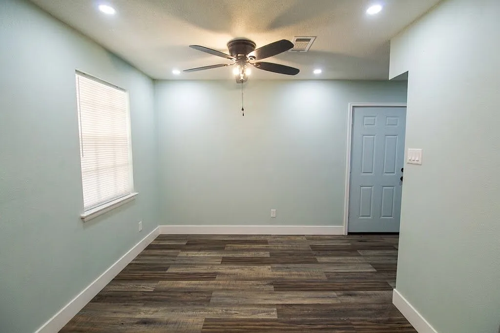 3 bed, 1.5 bath, 1320 sqft, $1,500 — Photo 4