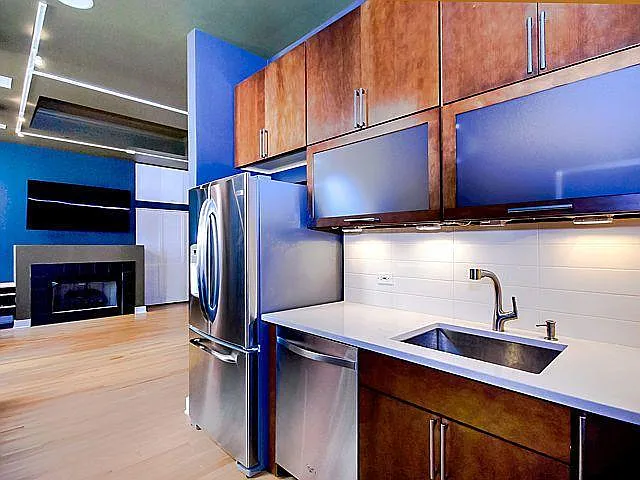 208 W Washington St — Photo 3