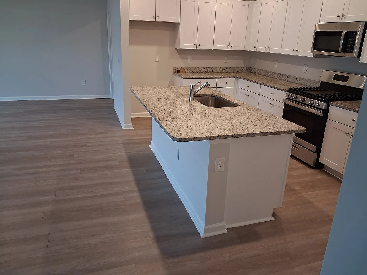 719 Colt Ct — Photo 2