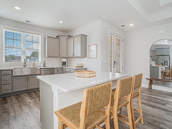 4th image of 454 Wilcox Ave.