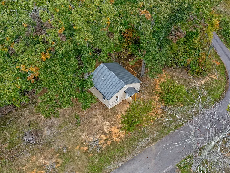 808 Scotts Chapel Rd — Photo 8