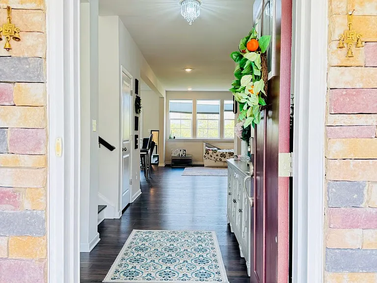 223 Seven Springs Ln — Photo 2