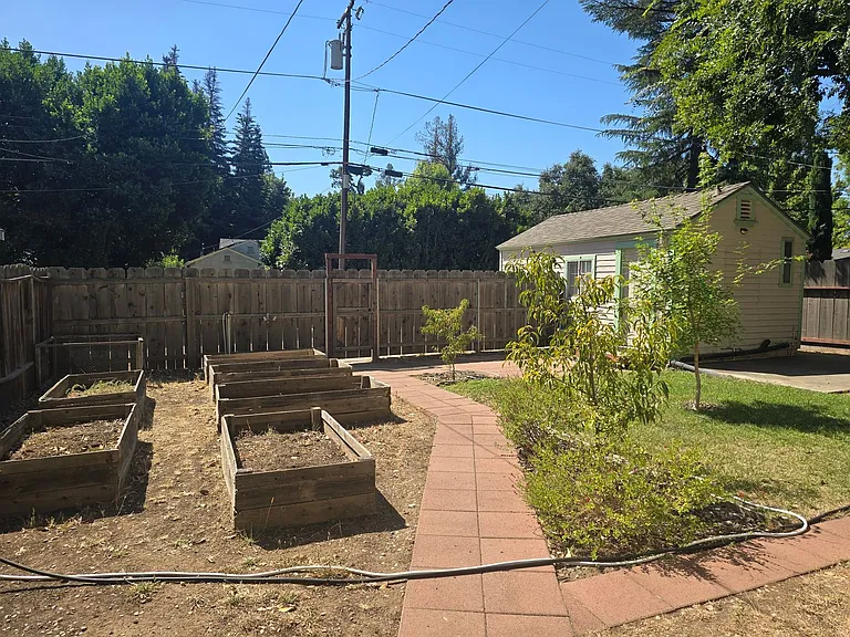 485 E 1st Ave — Photo 31