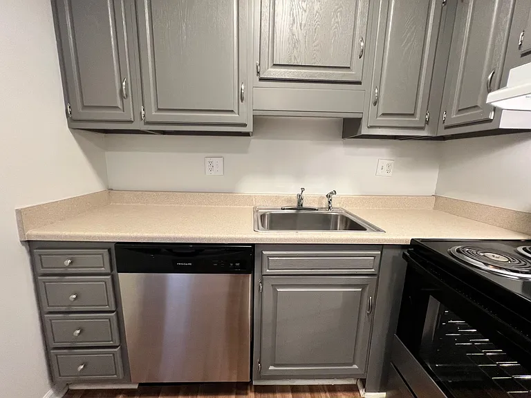 Stone Ridge Apartments- Convenient Location — Photo 15