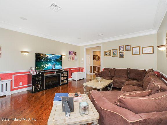5th image of 7208 Avenue V