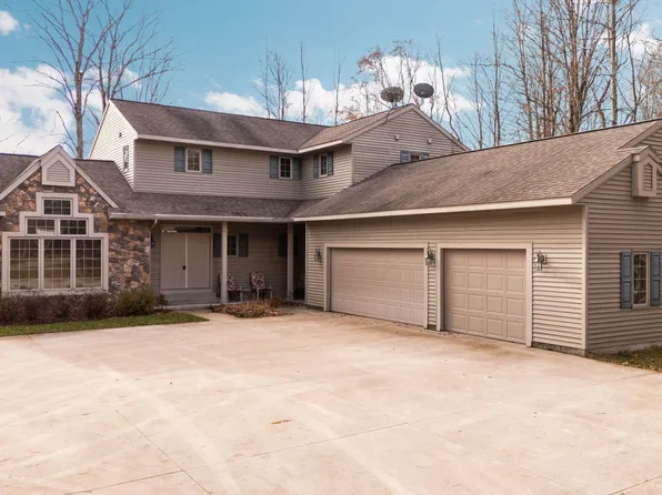 15445 Holly Dr, Thompsonville, MI 49683