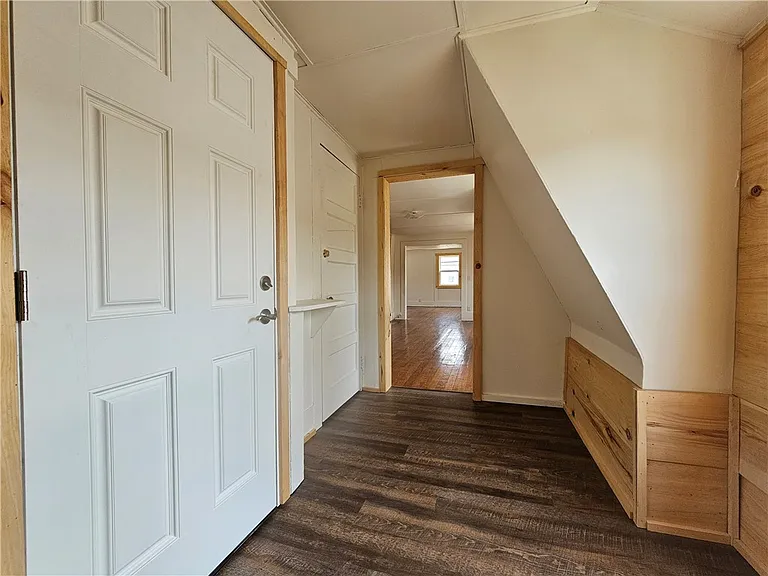 207 East Ave — Photo 8