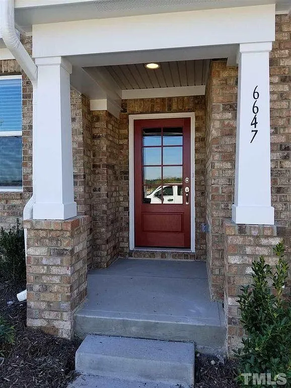 3 bed, 3.5 bath, 1700 sqft, $1,995 — Photo 1