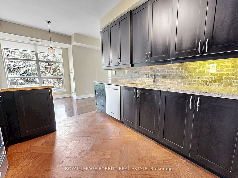 9 Burnhamthorpe Cres #309 — Photo 11