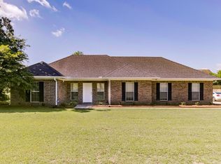 211 Cobblestone Dr, Vicksburg, MS 39183
