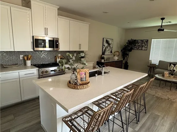 600 N Carriage Hill Dr #1039, Las Vegas, NV 89138