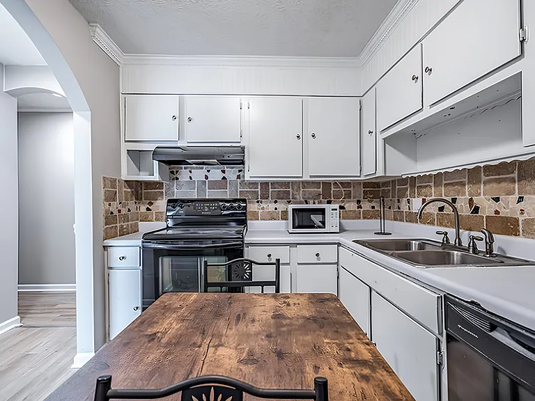 Longleaf Dr SE — Photo 9